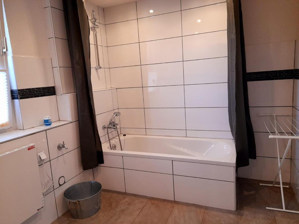 Willkommen In Dem Luftkurort Und Kaesestadt Nieheim Rennstrecke 4Km Entfernt Fewo1 Bagian luar foto